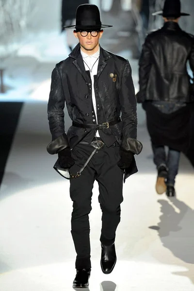 Look 19